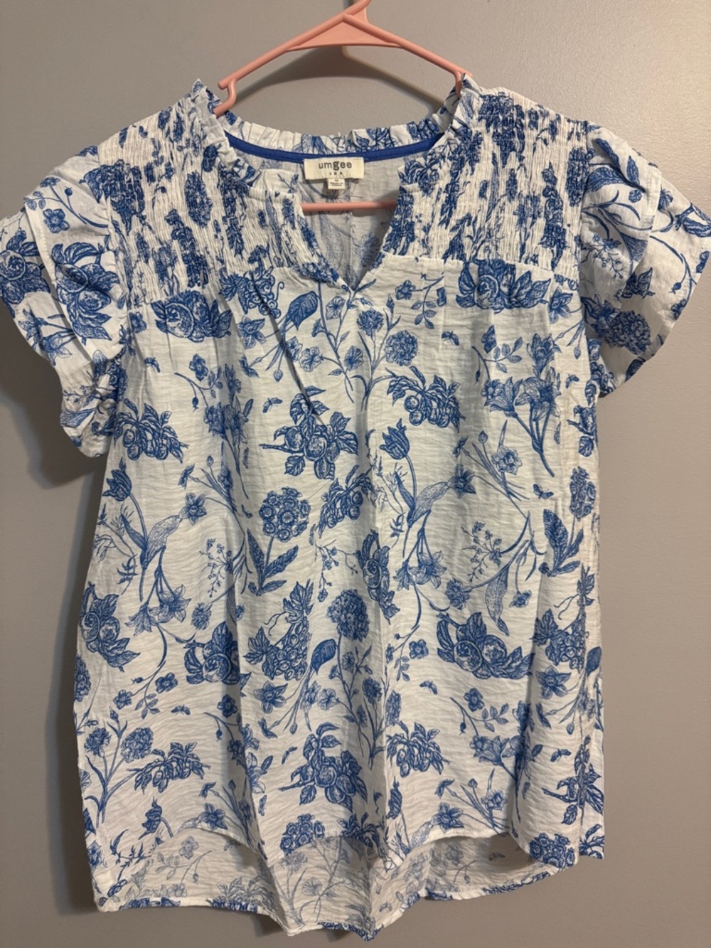 Umgee White and Blue Floral Smocked Peasant Top Womens Medium